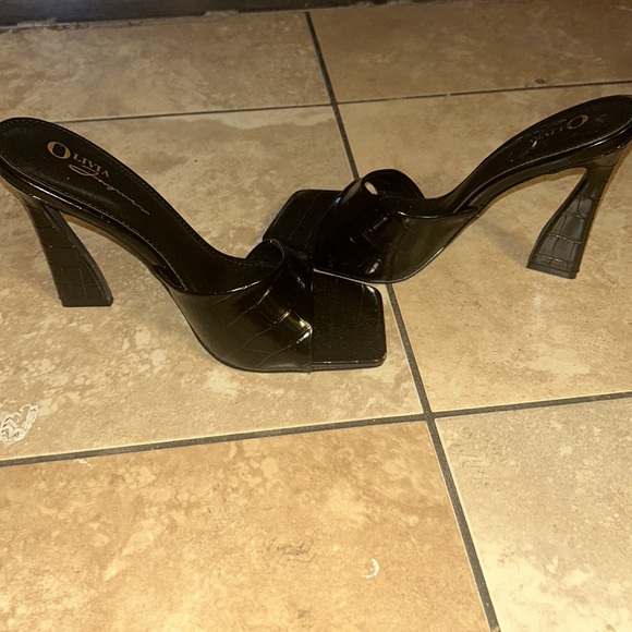 Black 👠 - Picture 2 of 2